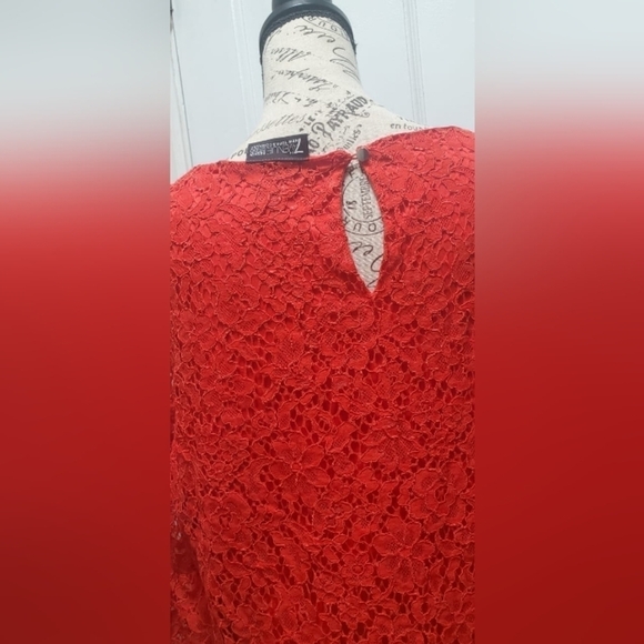 Red 3/4  Quarter Sleeve Top. 🌴 - Picture 2 of 6